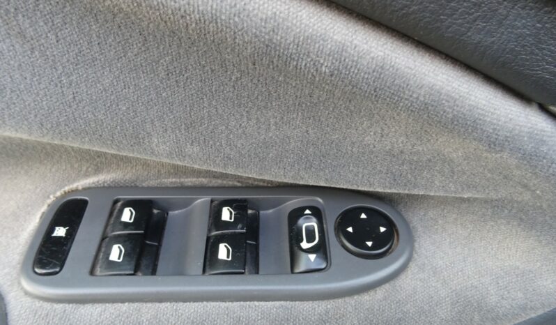 
								Citroën C5 1.6 HDi 110 FAP Sillage full									