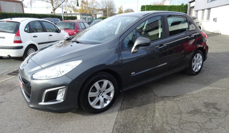 
								Peugeot 308 1.6 e-HDi 115ch FAP Style full									