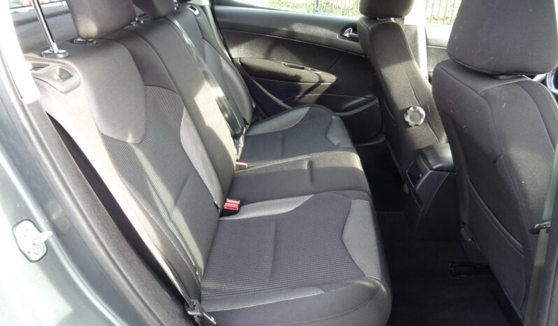 
								Peugeot 308 1.6 e-HDi 115ch FAP Style full									