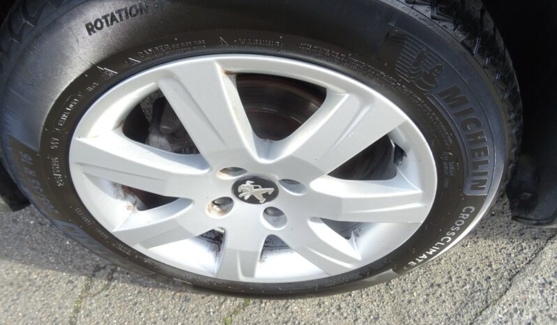 
								Peugeot 308 1.6 e-HDi 115ch FAP Style full									